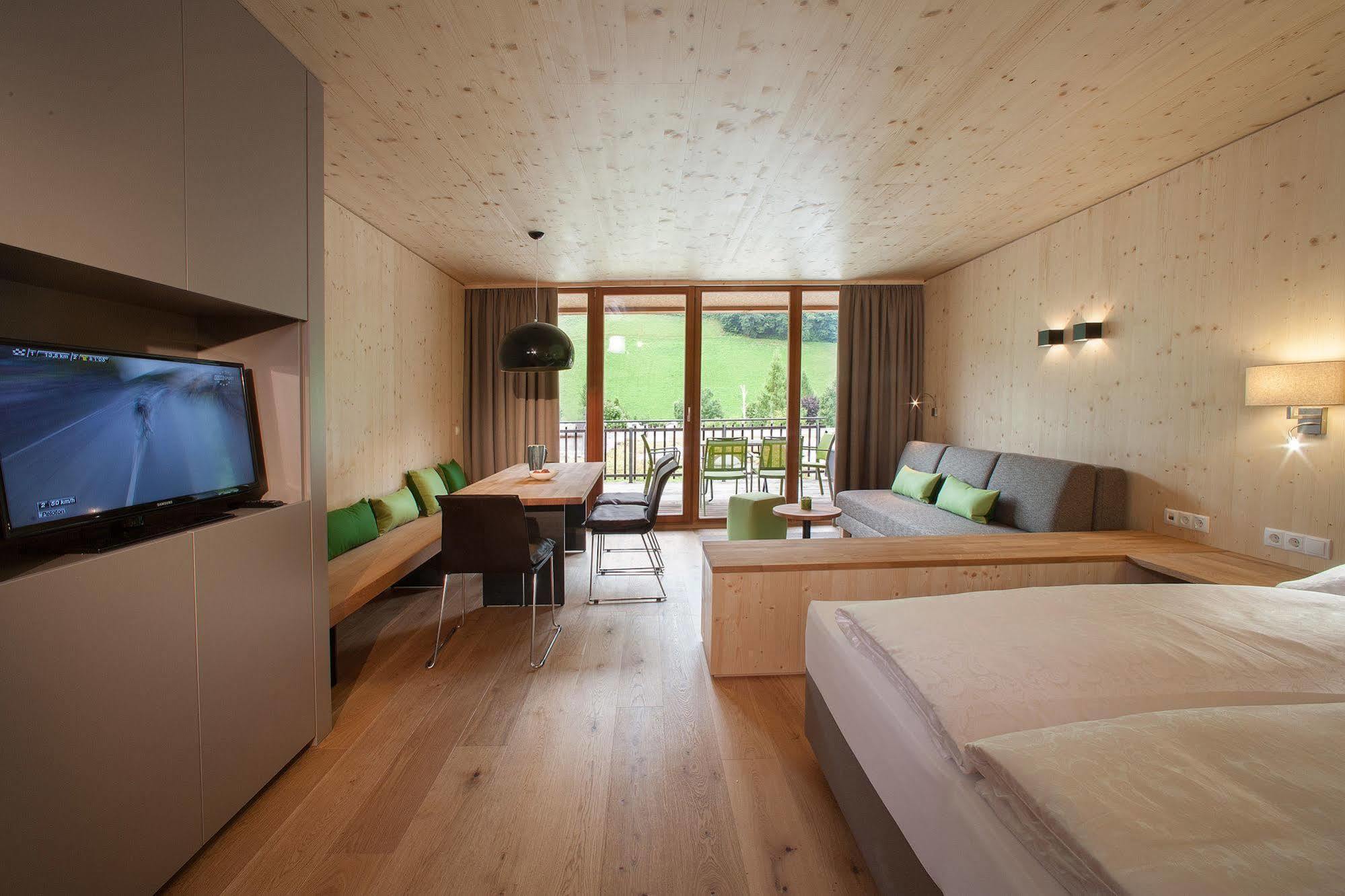 Natuerlich Hell. Aparthotel & Camping Fuegen Luaran gambar
